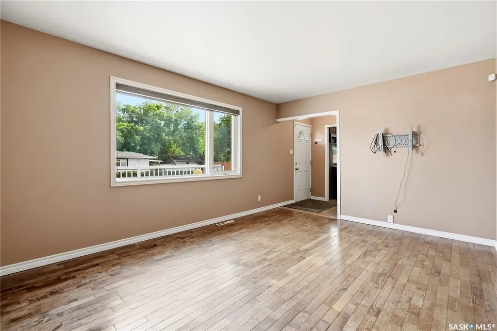 1086 9th Avenue SW Moose Jaw SK S6H 5X5