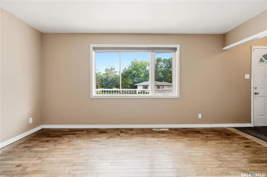 1086 9th Avenue SW Moose Jaw SK S6H 5X5