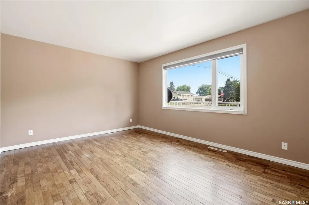 1086 9th Avenue SW Moose Jaw SK S6H 5X5