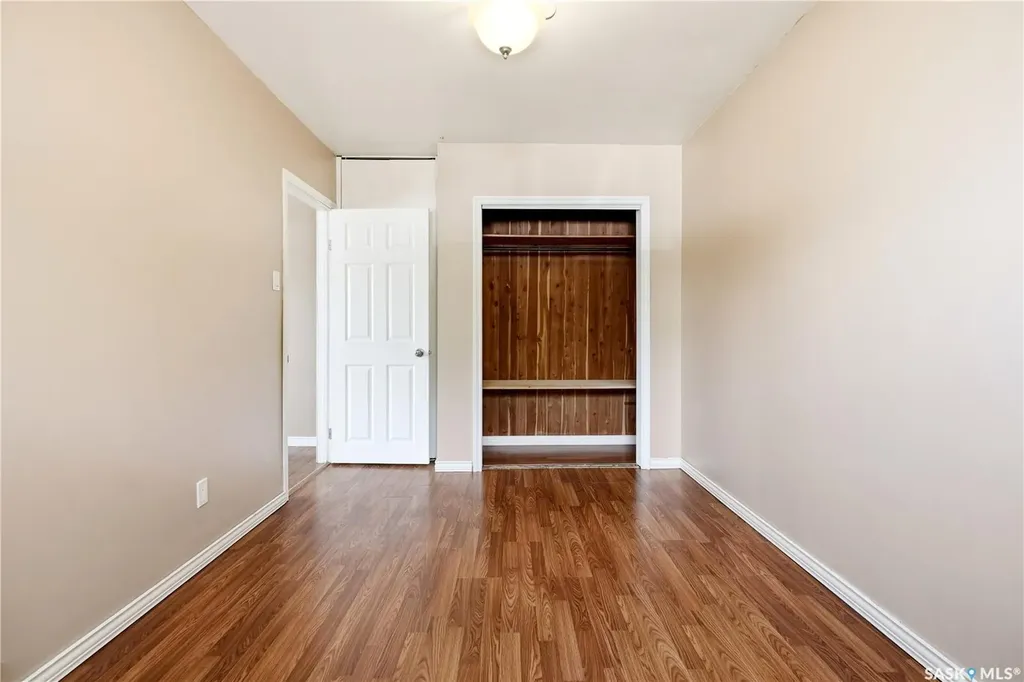 1086 9th Avenue SW Moose Jaw SK S6H 5X5