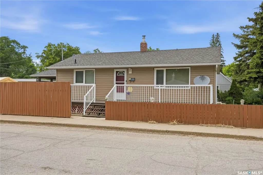 1086 9th Avenue SW Moose Jaw SK S6H 5X5