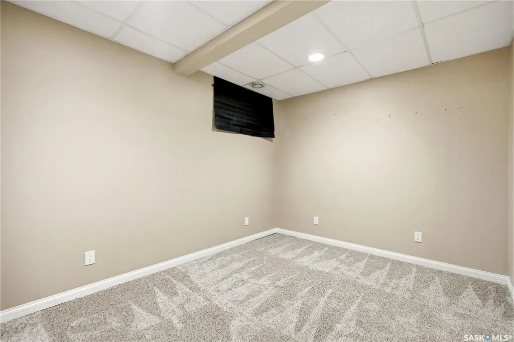 1086 9th Avenue SW Moose Jaw SK S6H 5X5