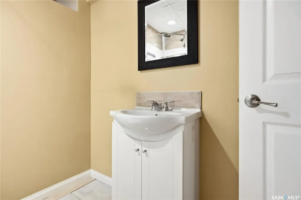 1086 9th Avenue SW Moose Jaw SK S6H 5X5