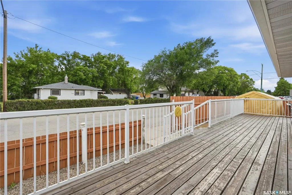 1086 9th Avenue SW Moose Jaw SK S6H 5X5
