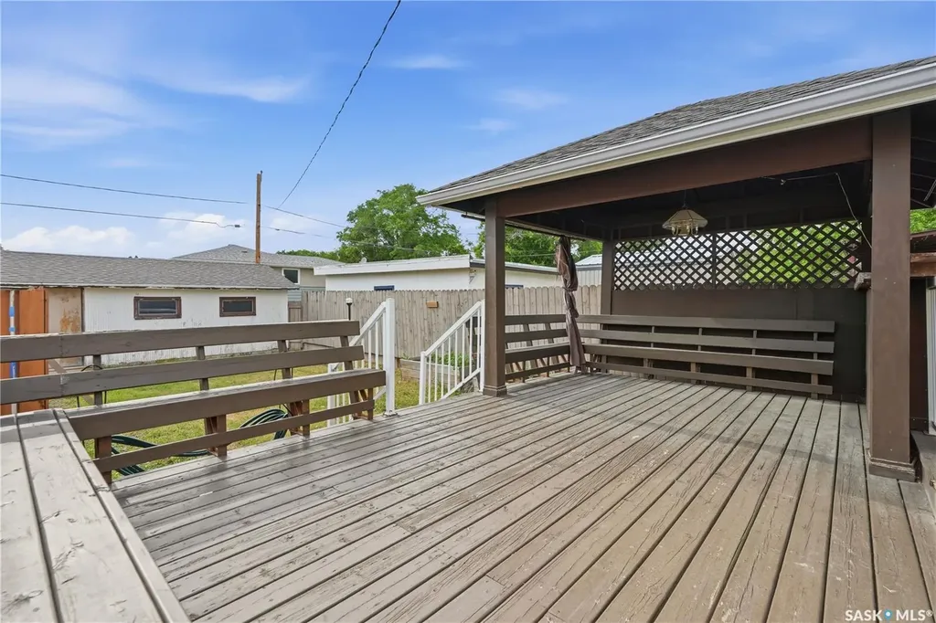 1086 9th Avenue SW Moose Jaw SK S6H 5X5
