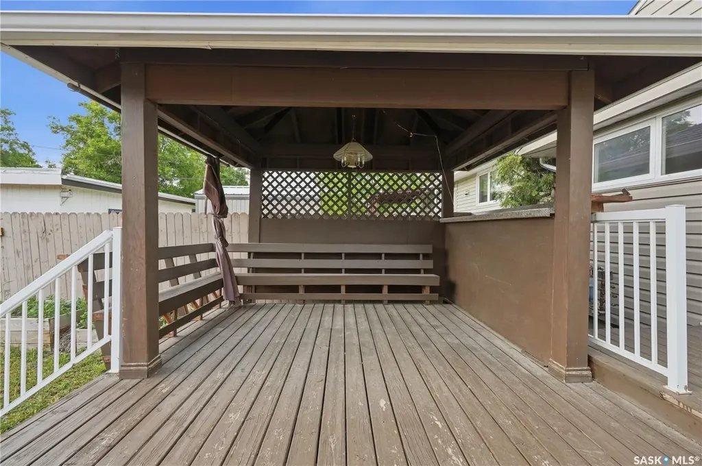 1086 9th Avenue SW Moose Jaw SK S6H 5X5