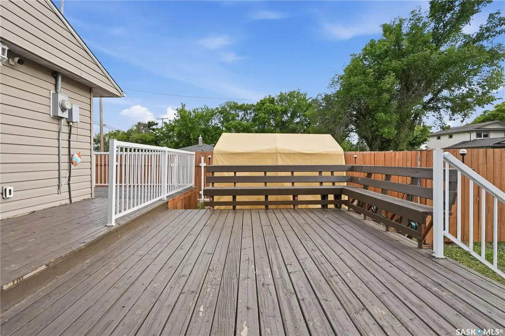 1086 9th Avenue SW Moose Jaw SK S6H 5X5