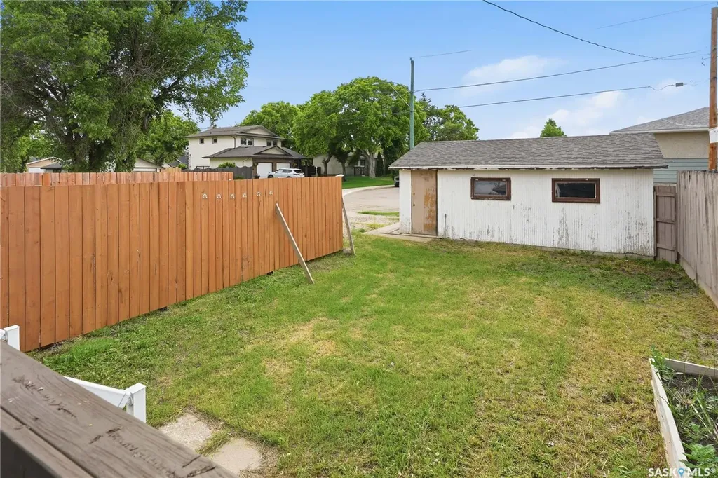 1086 9th Avenue SW Moose Jaw SK S6H 5X5