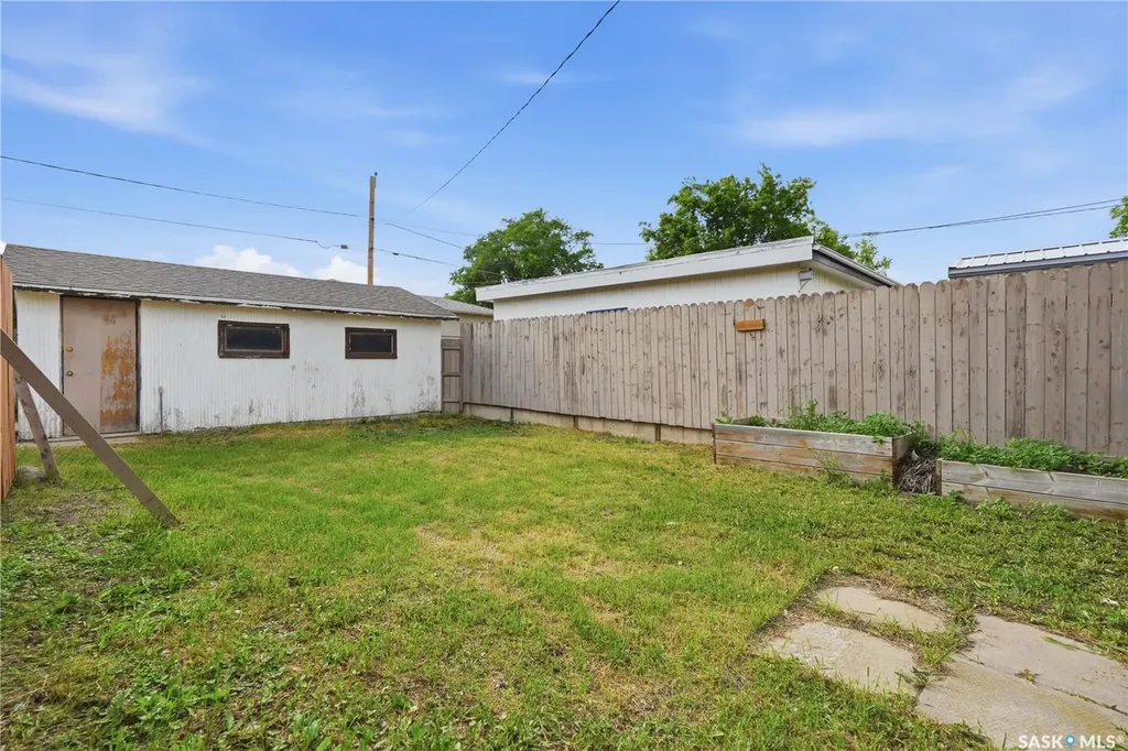 1086 9th Avenue SW Moose Jaw SK S6H 5X5