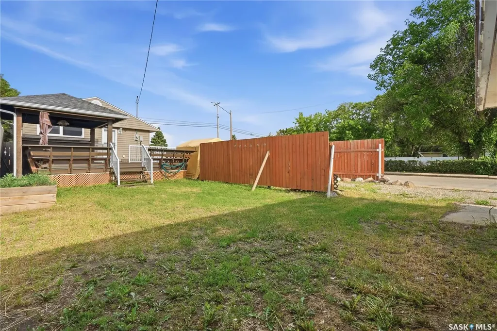 1086 9th Avenue SW Moose Jaw SK S6H 5X5