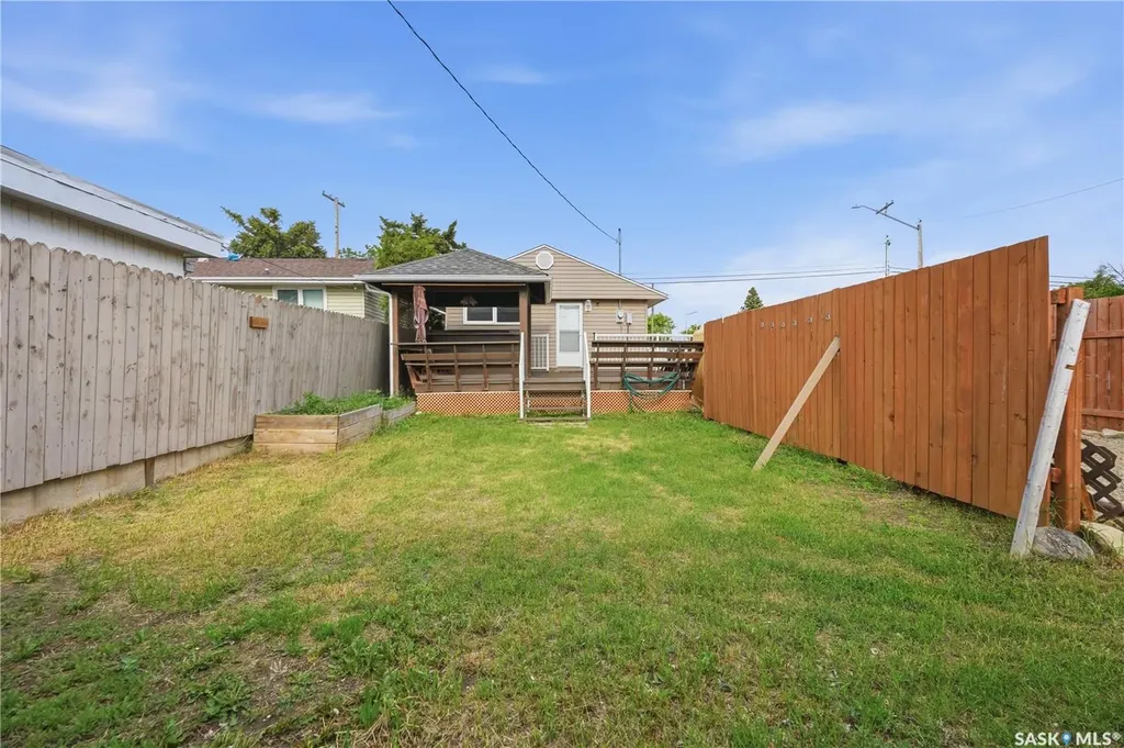 1086 9th Avenue SW Moose Jaw SK S6H 5X5