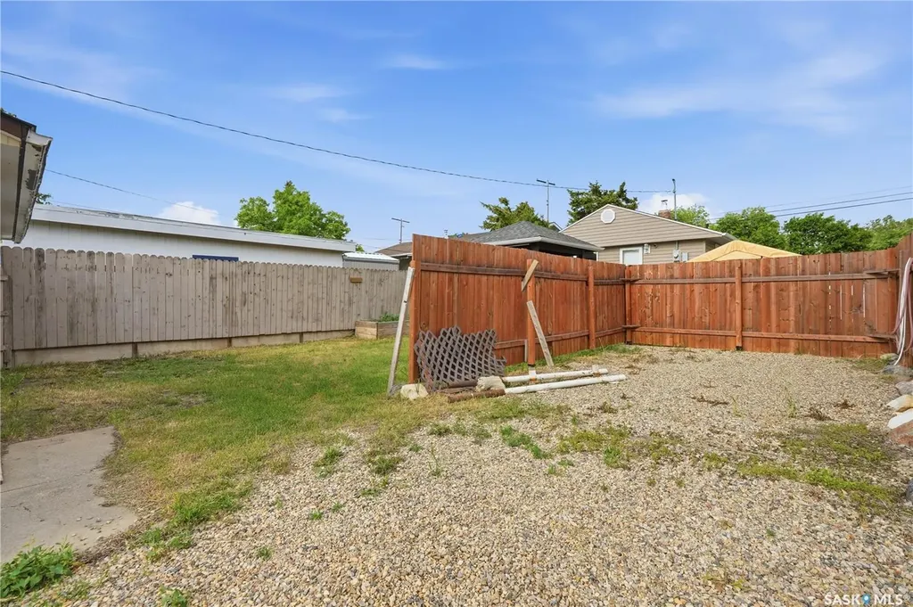 1086 9th Avenue SW Moose Jaw SK S6H 5X5