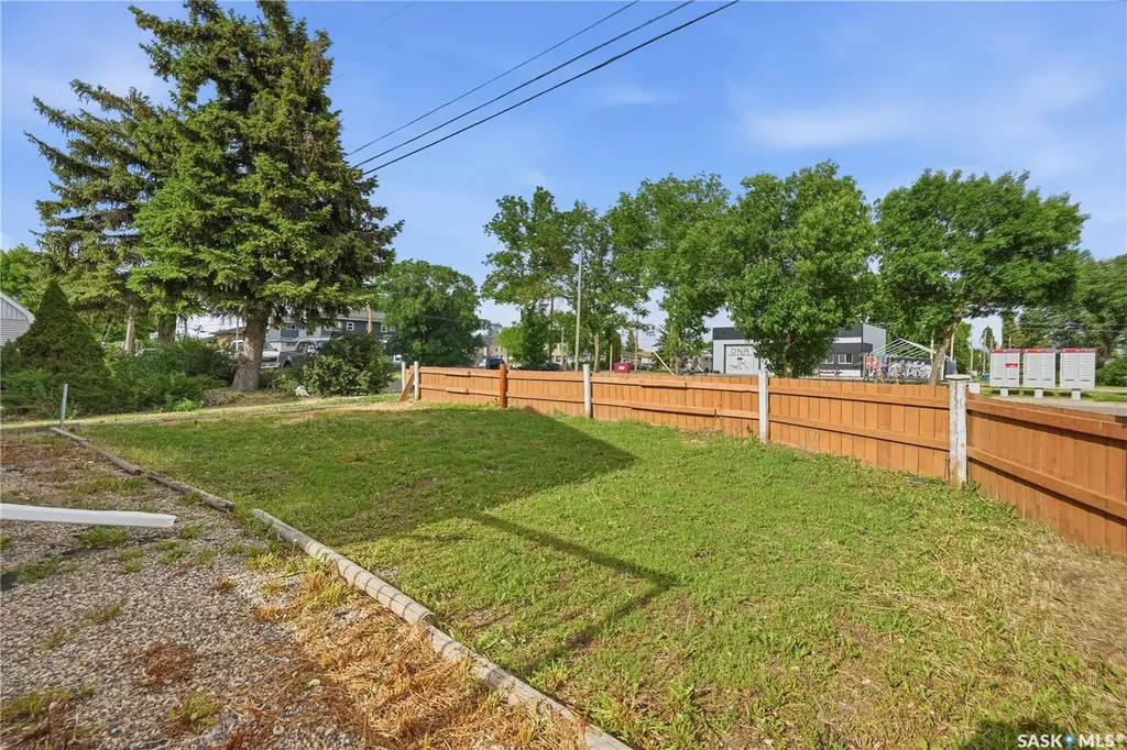 1086 9th Avenue SW Moose Jaw SK S6H 5X5