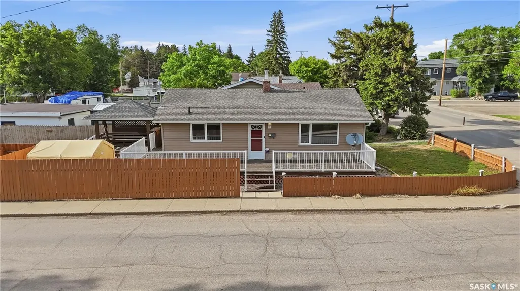 1086 9th Avenue SW Moose Jaw SK S6H 5X5