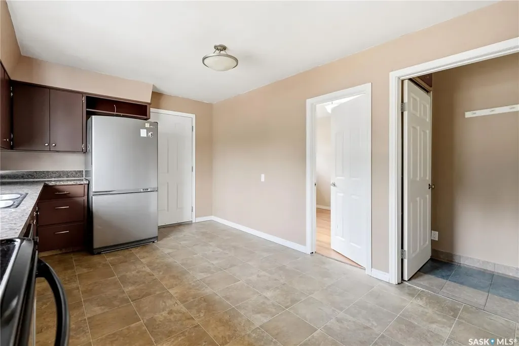 1086 9th Avenue SW Moose Jaw SK S6H 5X5