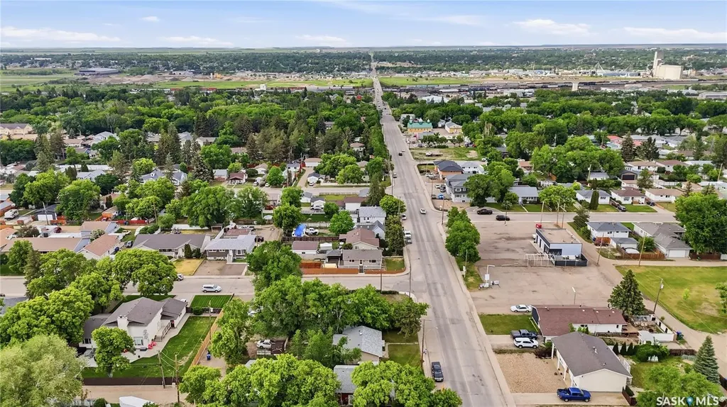 1086 9th Avenue SW Moose Jaw SK S6H 5X5