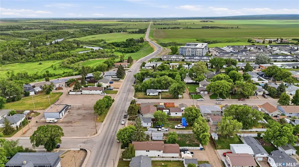 1086 9th Avenue SW Moose Jaw SK S6H 5X5