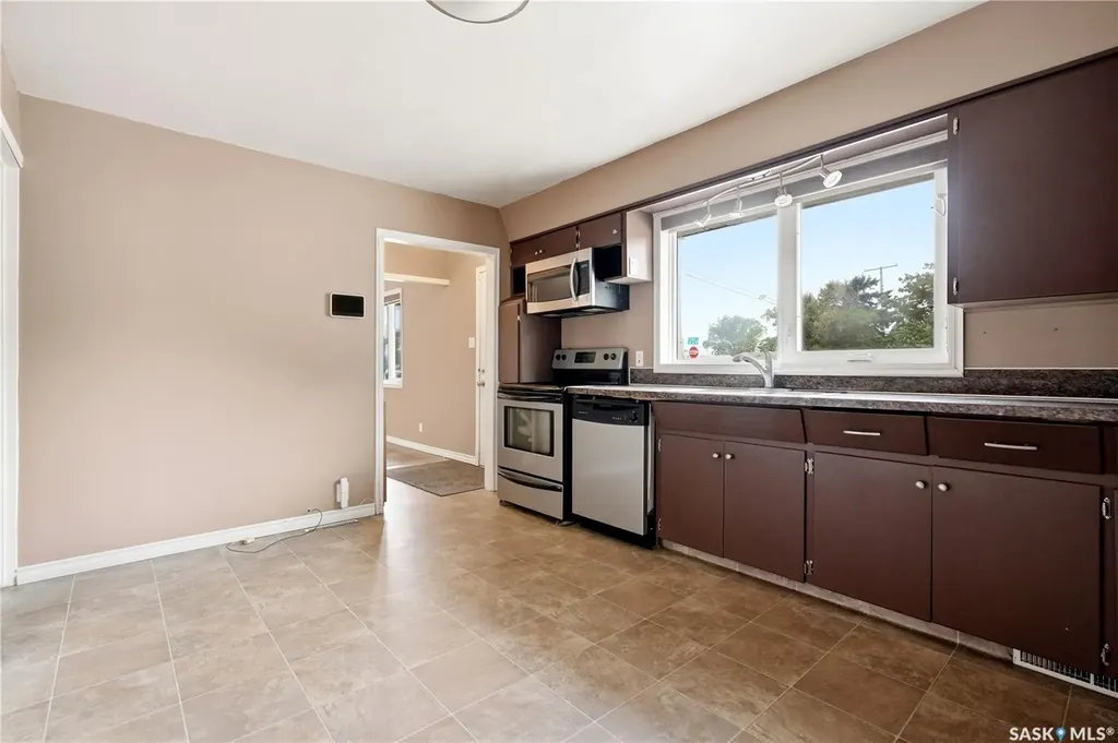 1086 9th Avenue SW Moose Jaw SK S6H 5X5