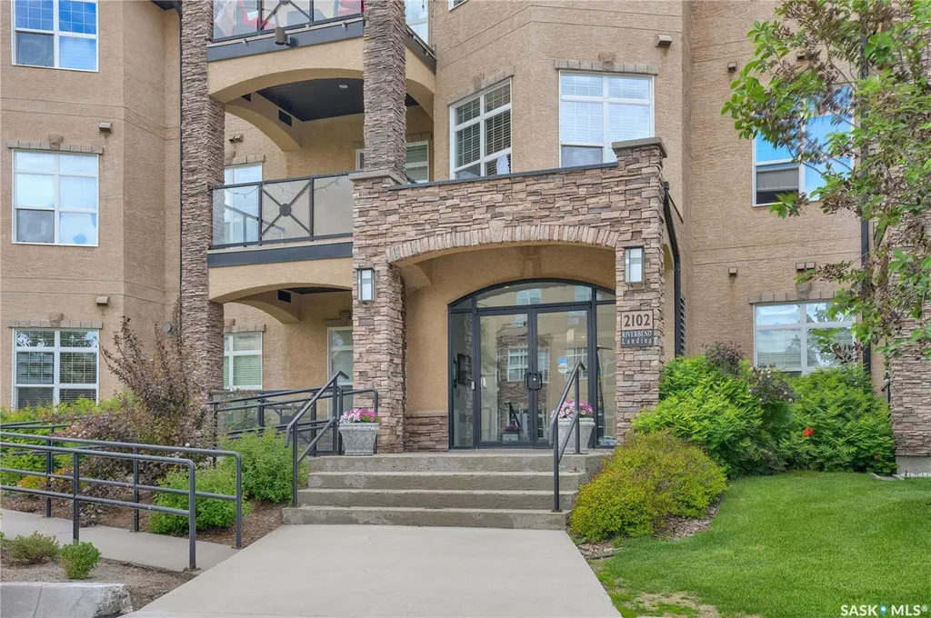 2102 Heseltine Road Regina SK S4V 1K9
