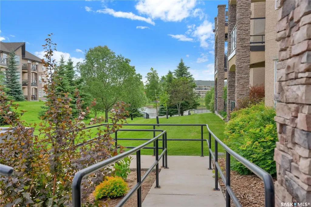 2102 Heseltine Road Regina SK S4V 1K9
