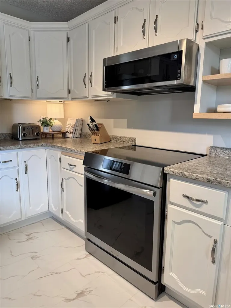 208 James Street Langham SK S0K 2L0