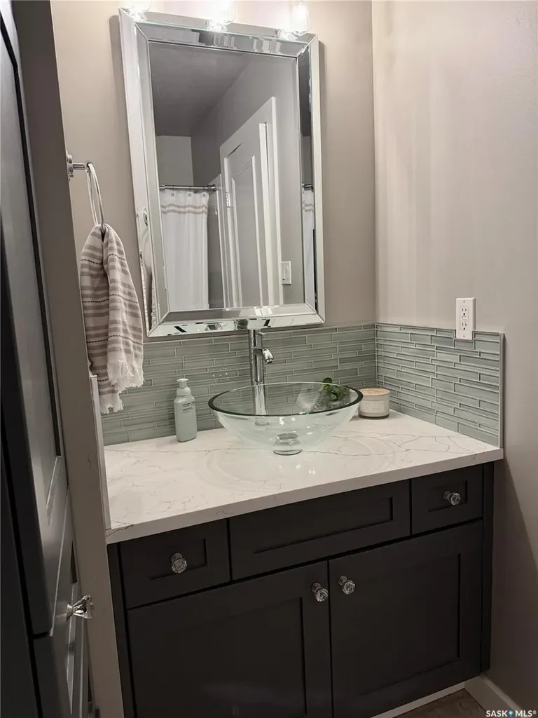 208 James Street Langham SK S0K 2L0
