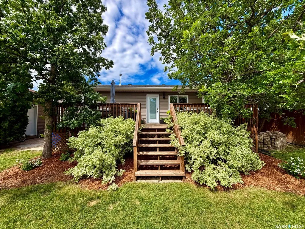 208 James Street Langham SK S0K 2L0