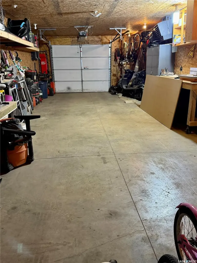 208 James Street Langham SK S0K 2L0