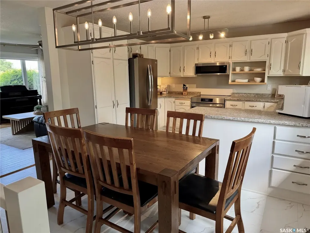 208 James Street Langham SK S0K 2L0