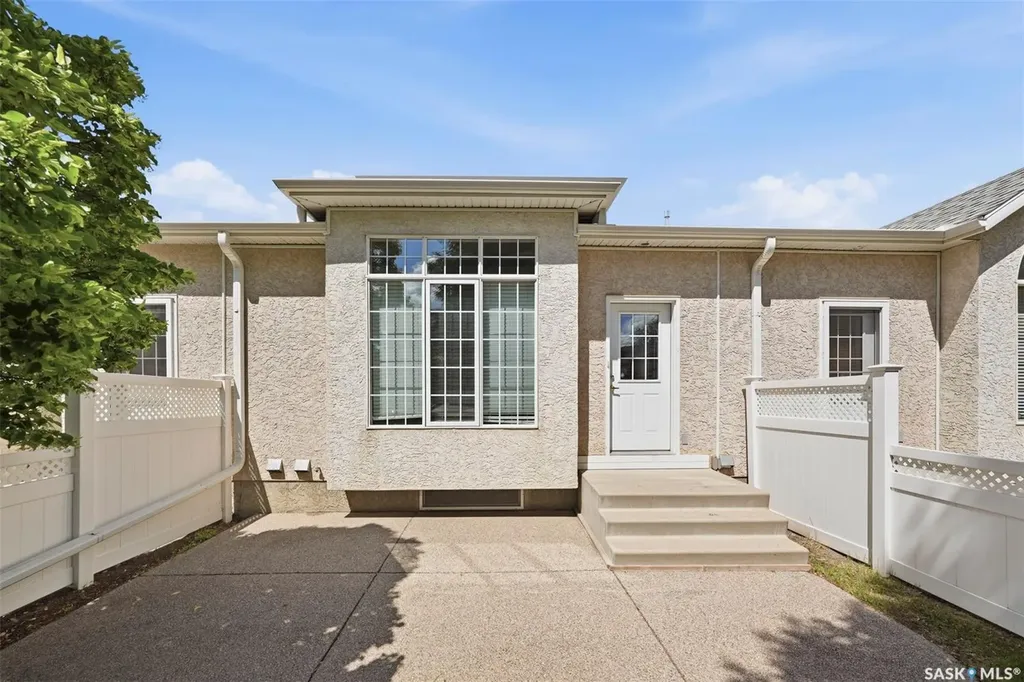 446 Perehudoff Crescent Saskatoon SK S7N 4R2