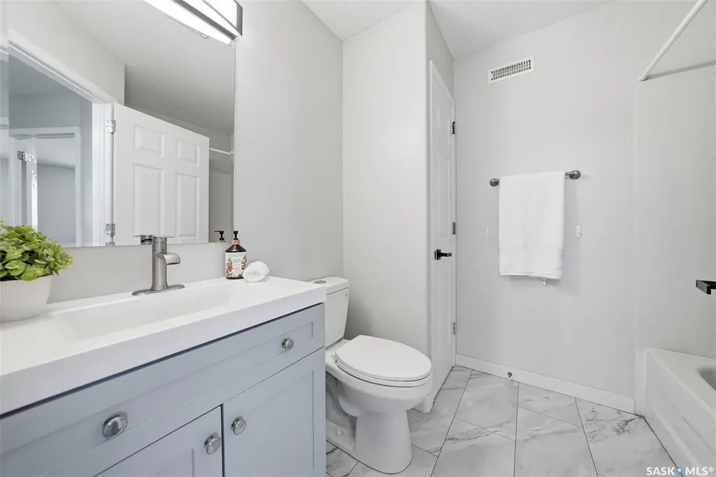 446 Perehudoff Crescent Saskatoon SK S7N 4R2