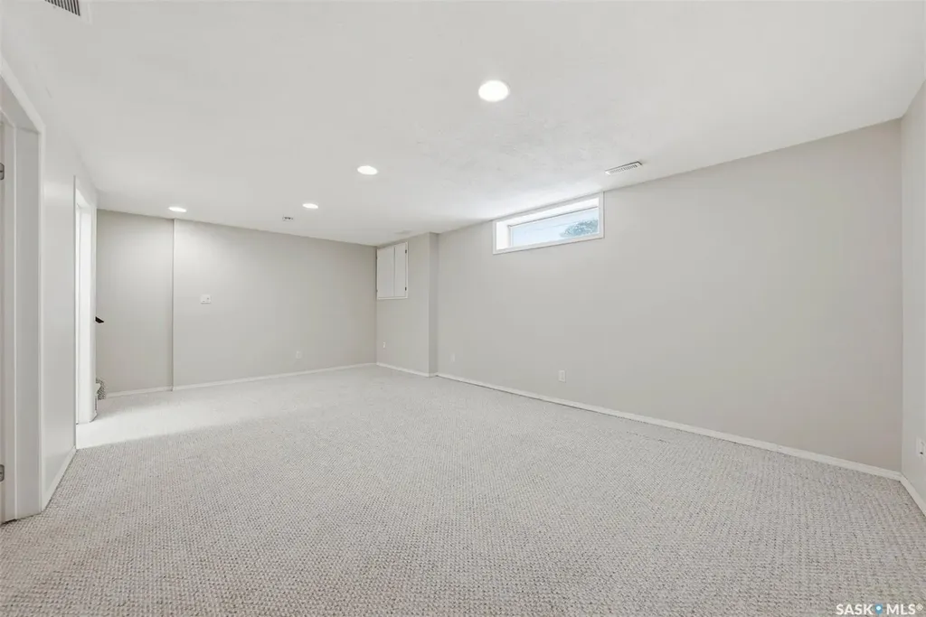 446 Perehudoff Crescent Saskatoon SK S7N 4R2