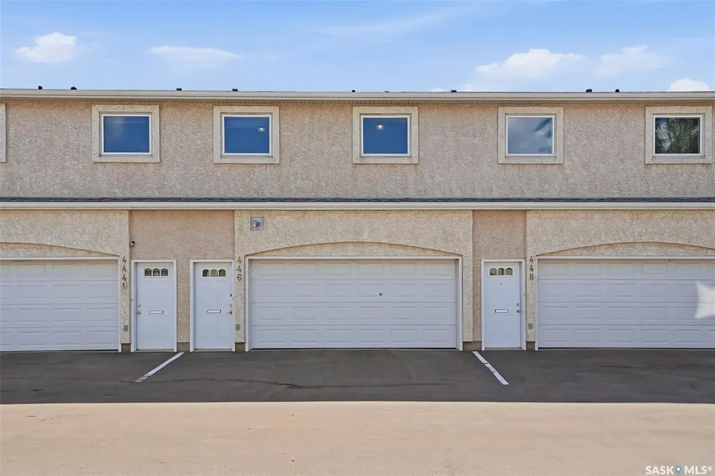 446 Perehudoff Crescent Saskatoon SK S7N 4R2