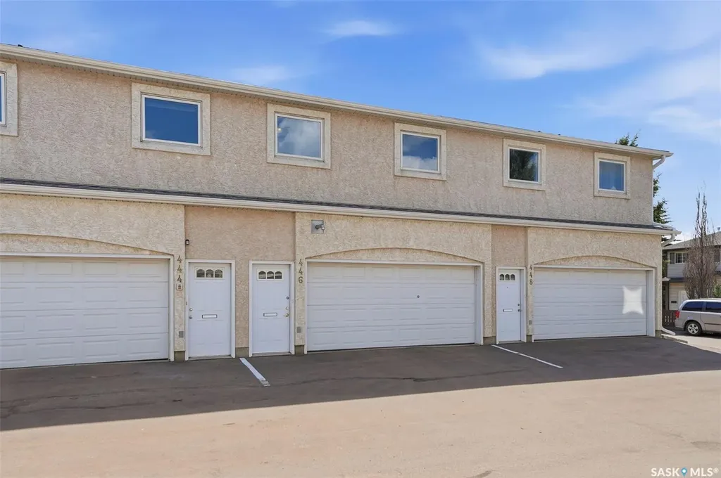 446 Perehudoff Crescent Saskatoon SK S7N 4R2