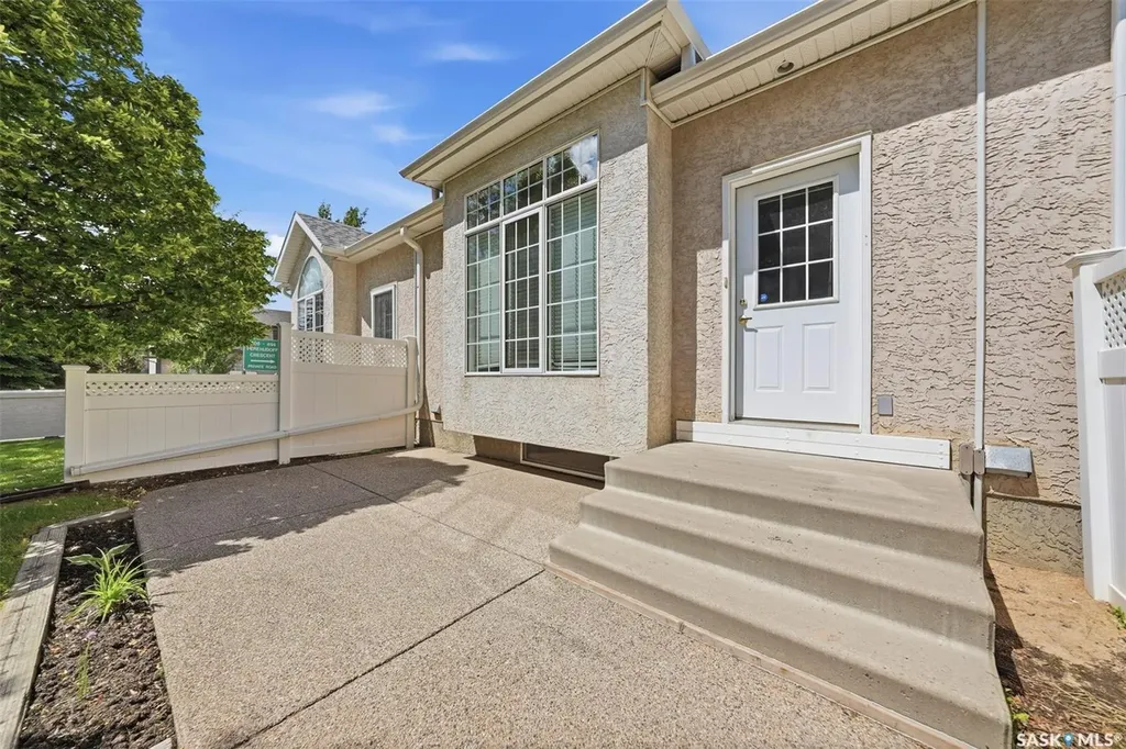 446 Perehudoff Crescent Saskatoon SK S7N 4R2