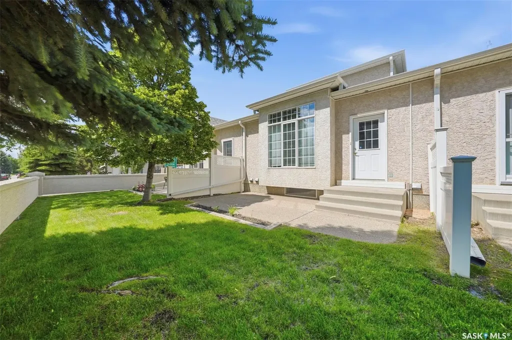446 Perehudoff Crescent Saskatoon SK S7N 4R2