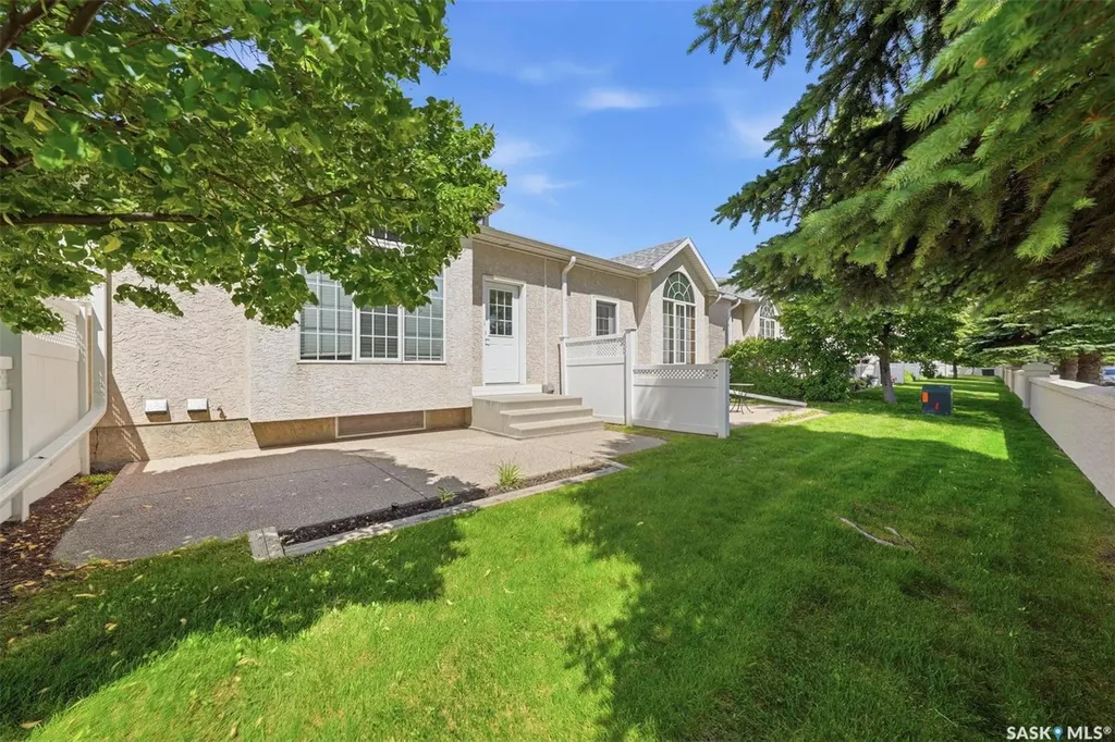 446 Perehudoff Crescent Saskatoon SK S7N 4R2