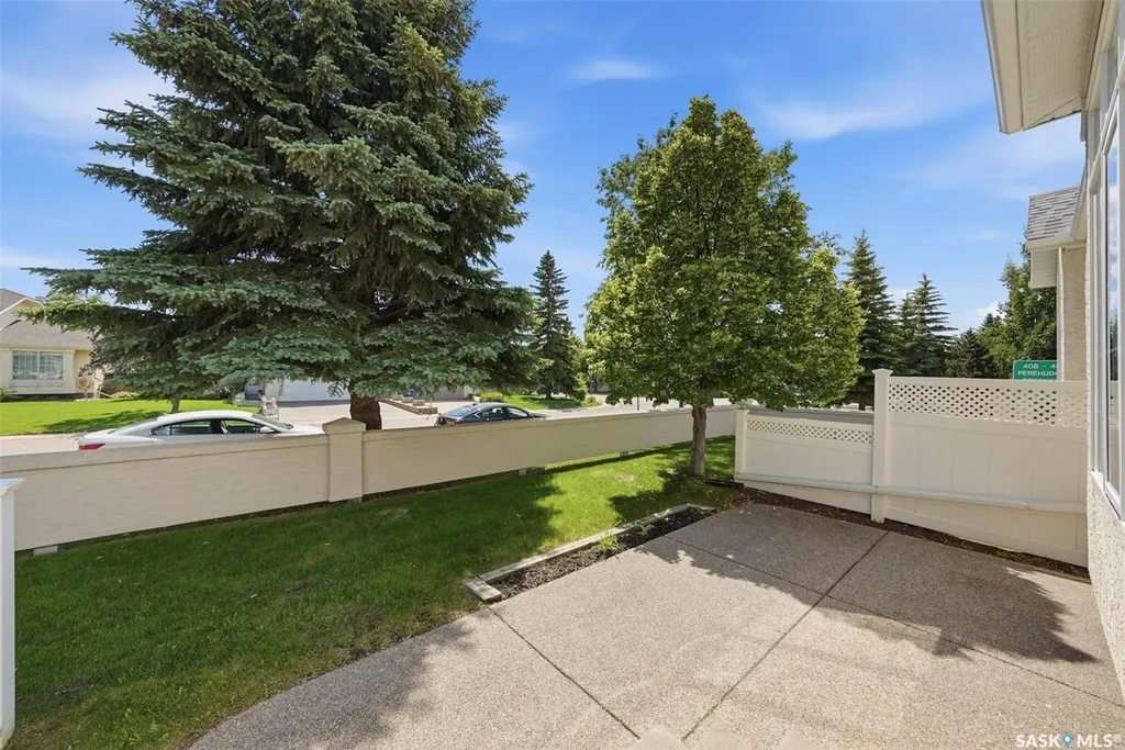 446 Perehudoff Crescent Saskatoon SK S7N 4R2