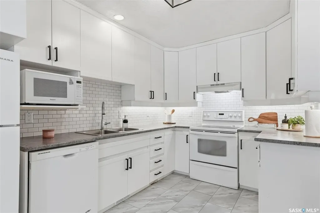 446 Perehudoff Crescent Saskatoon SK S7N 4R2