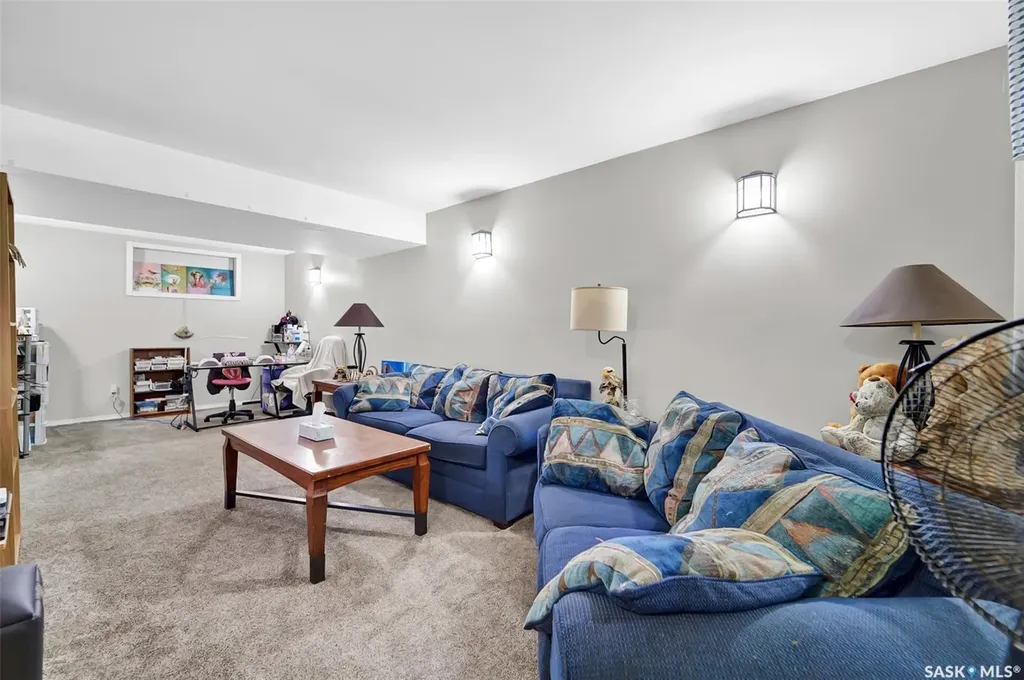 127 Gropper Crescent Saskatoon SK S7M 5W2