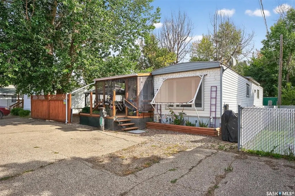 #B19 1455 9th Avenue NE Moose Jaw SK S6H 1C6