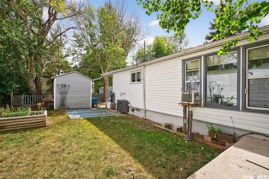 #B19 1455 9th Avenue NE Moose Jaw SK S6H 1C6