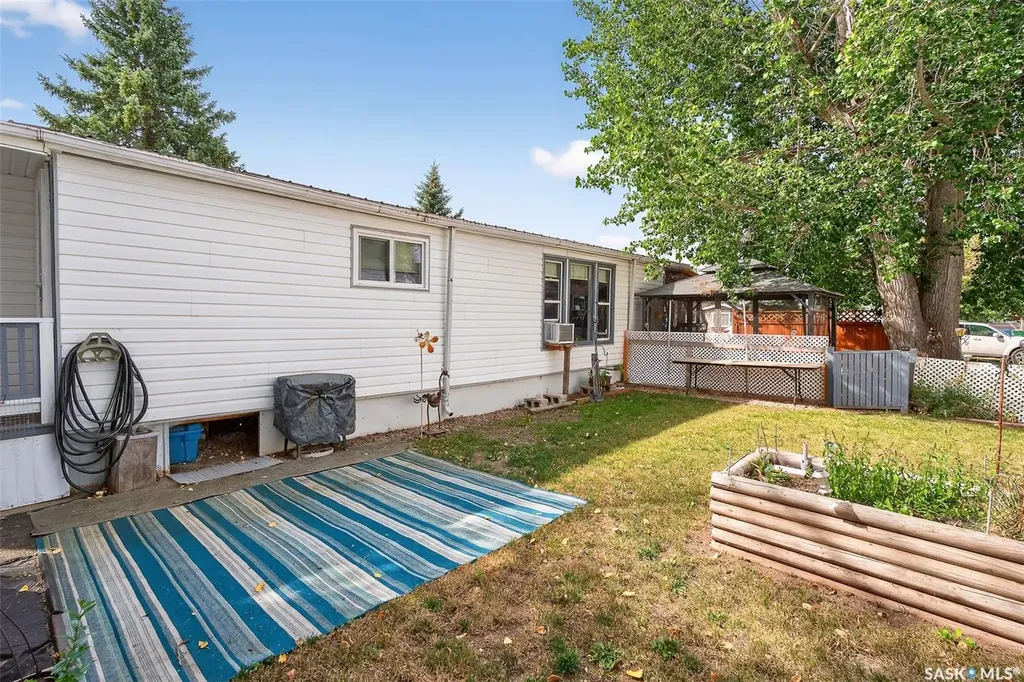 #B19 1455 9th Avenue NE Moose Jaw SK S6H 1C6