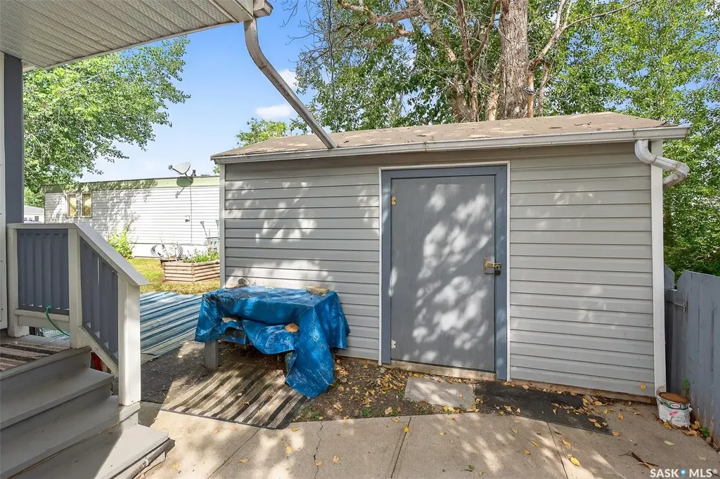 #B19 1455 9th Avenue NE Moose Jaw SK S6H 1C6