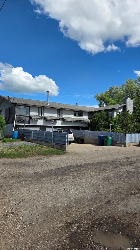 1195 13th Avenue SW Moose Jaw SK S6H 6L6