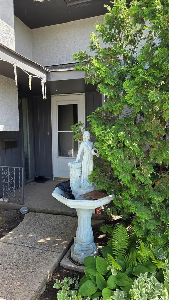 1195 13th Avenue SW Moose Jaw SK S6H 6L6