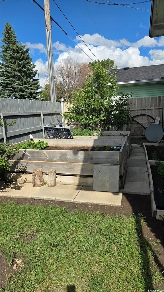1195 13th Avenue SW Moose Jaw SK S6H 6L6