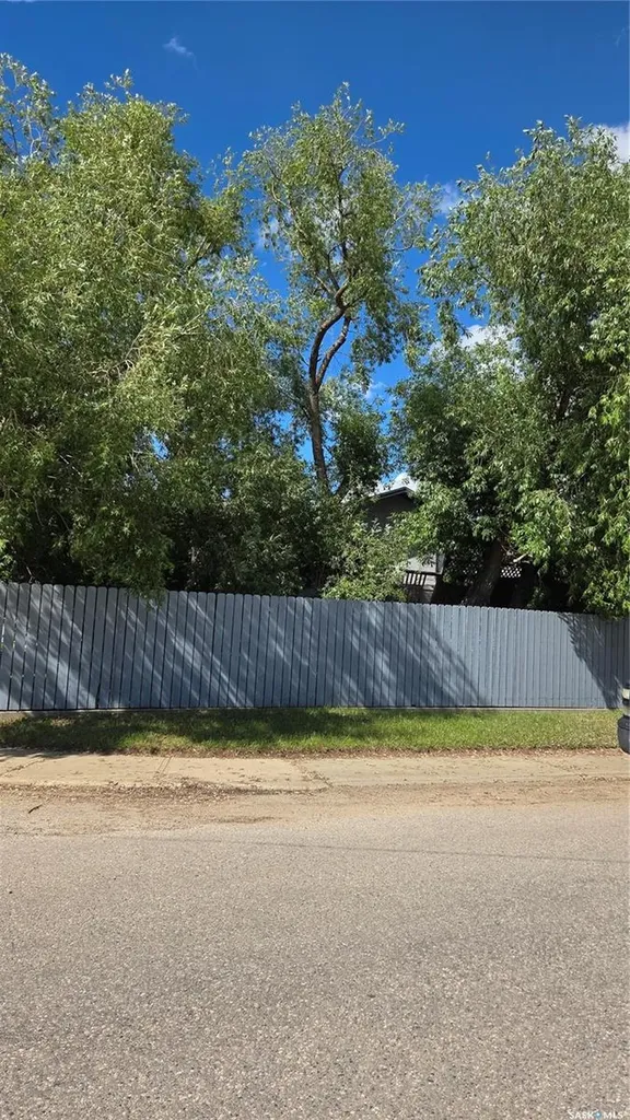 1195 13th Avenue SW Moose Jaw SK S6H 6L6