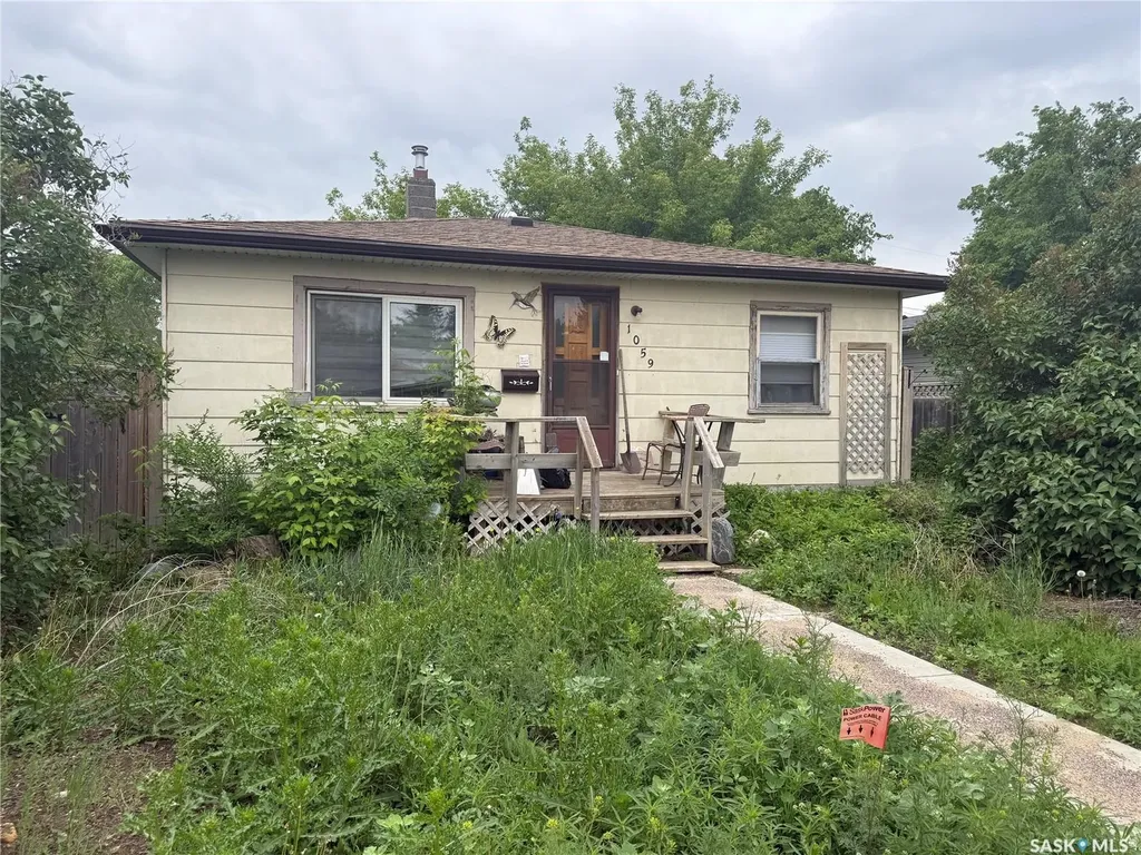 1059 Caribou Street W Moose Jaw SK S6H 2M1