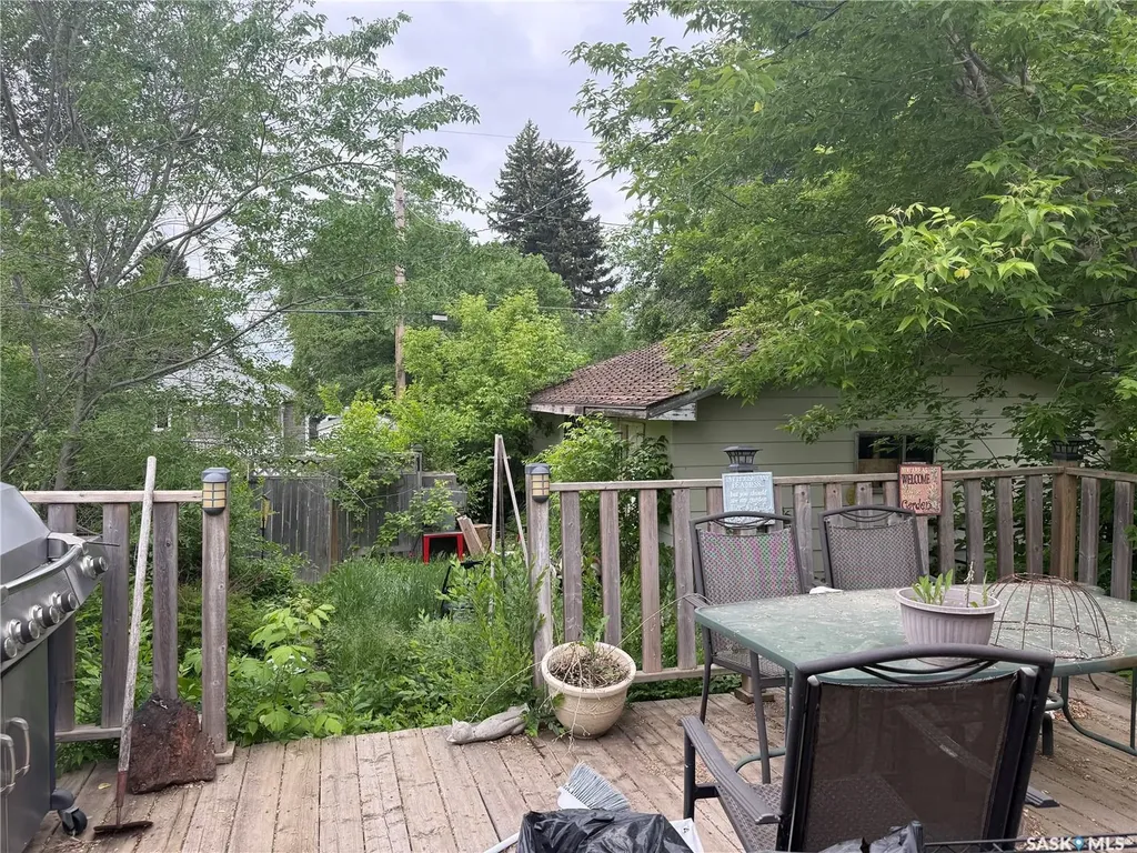 1059 Caribou Street W Moose Jaw SK S6H 2M1